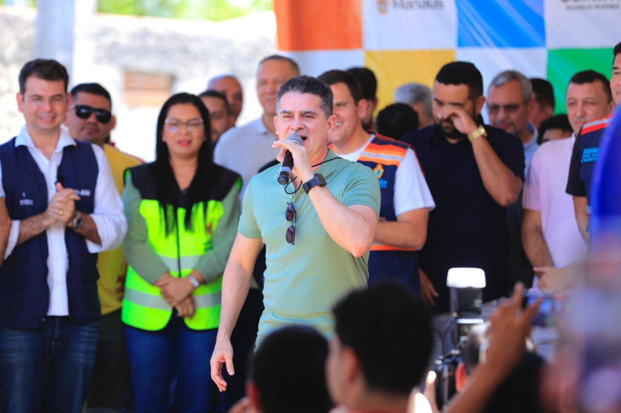 Prefeito David Almeida assina ordem de serviço para pavimentação inédita da comunidade dos Nobres Prefeito David Almeida assina ordem de serviço para pavimentação inédita da comunidade dos Nobres