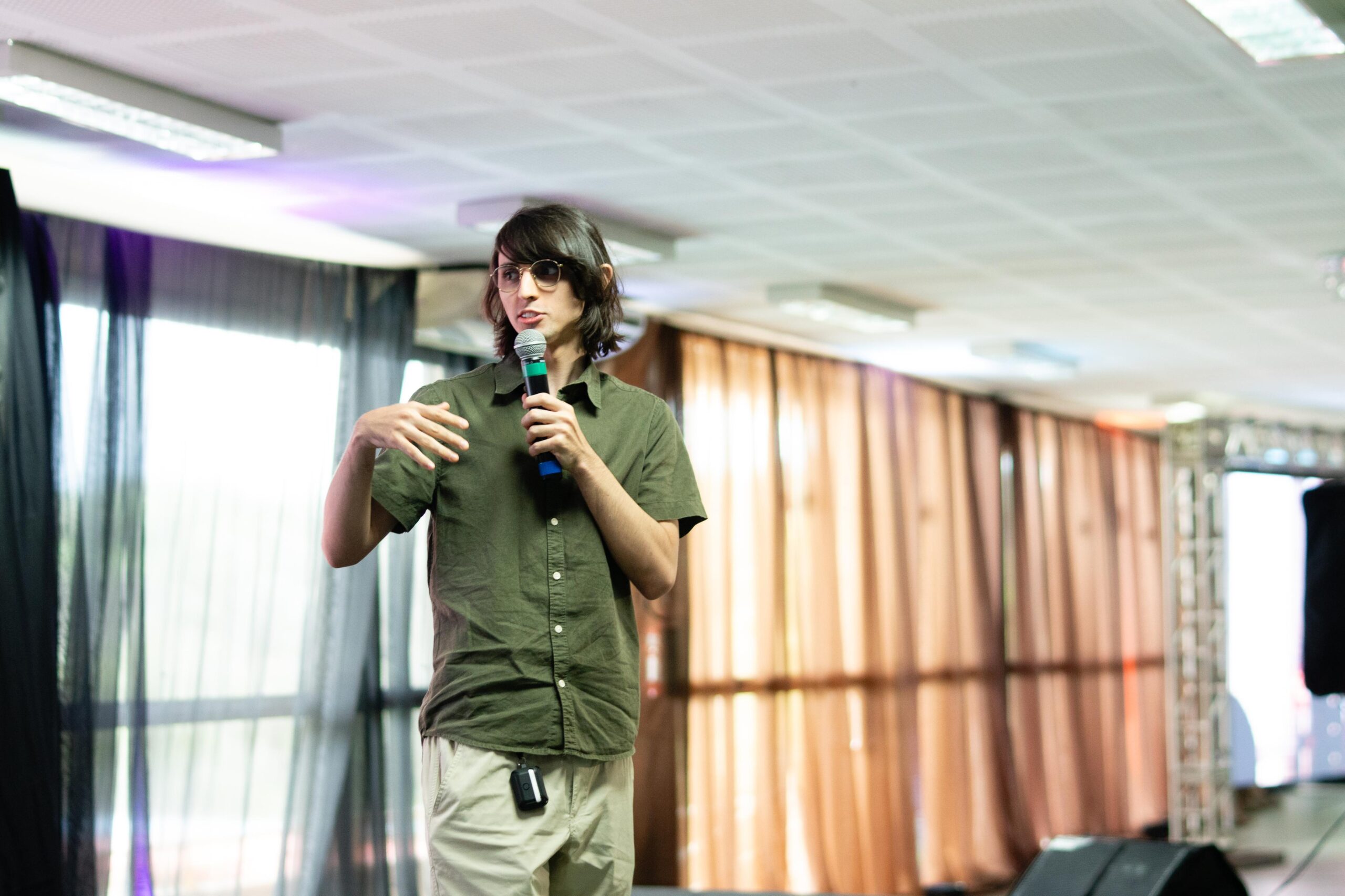 Em Fórum com prefeitos, Amom Mandel apresenta edital de emendas para a saúde e se solidariza com vítimas de incêndio no Distrito Industrial