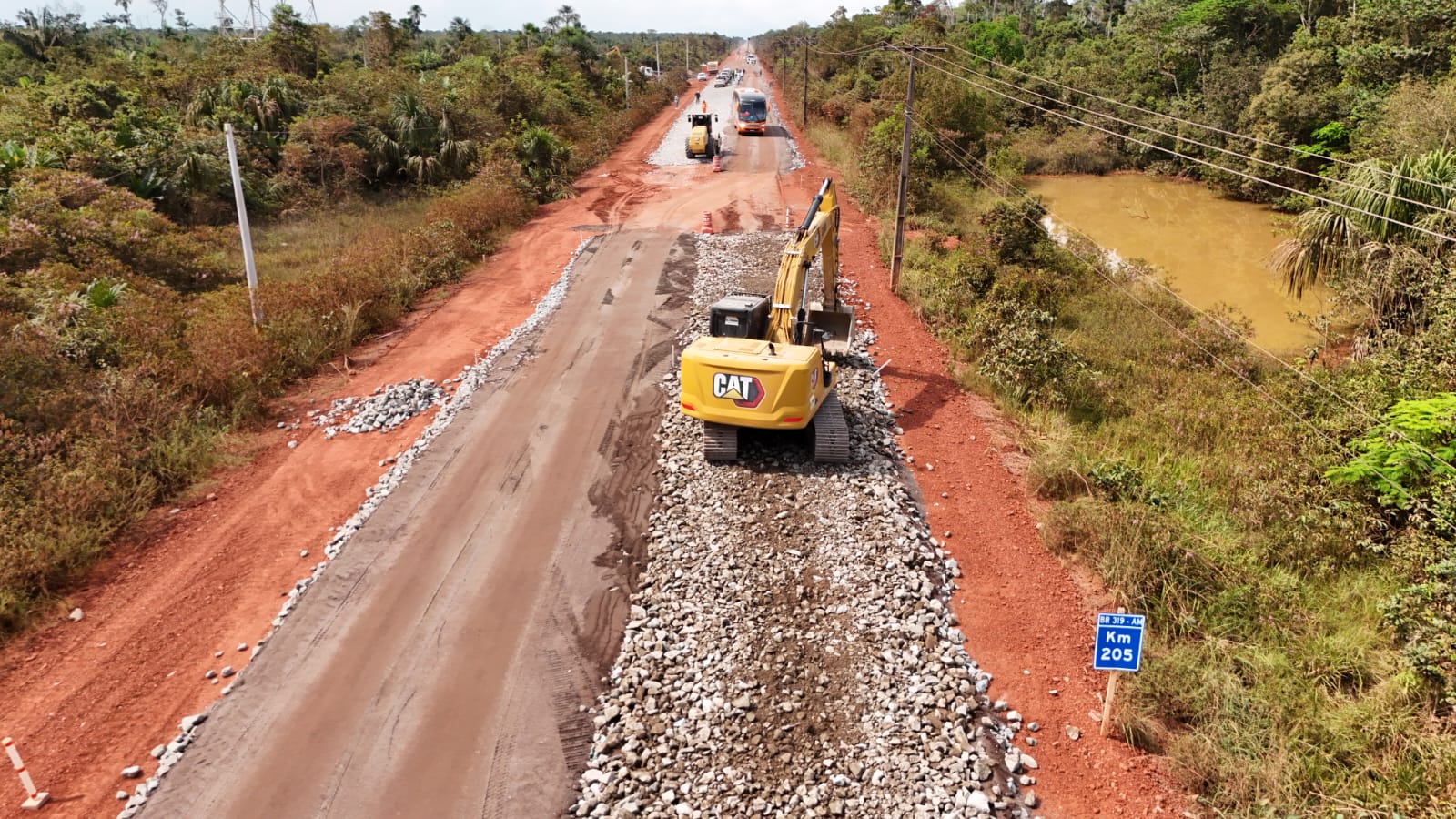 BR-319: obras de construção de pontes e asfaltamento de 20 km avançam com início do verão amazônico