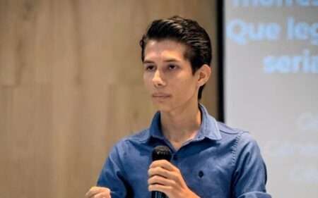 Após polêmica, mentor Davi Santiago retorna às redes começando do zero