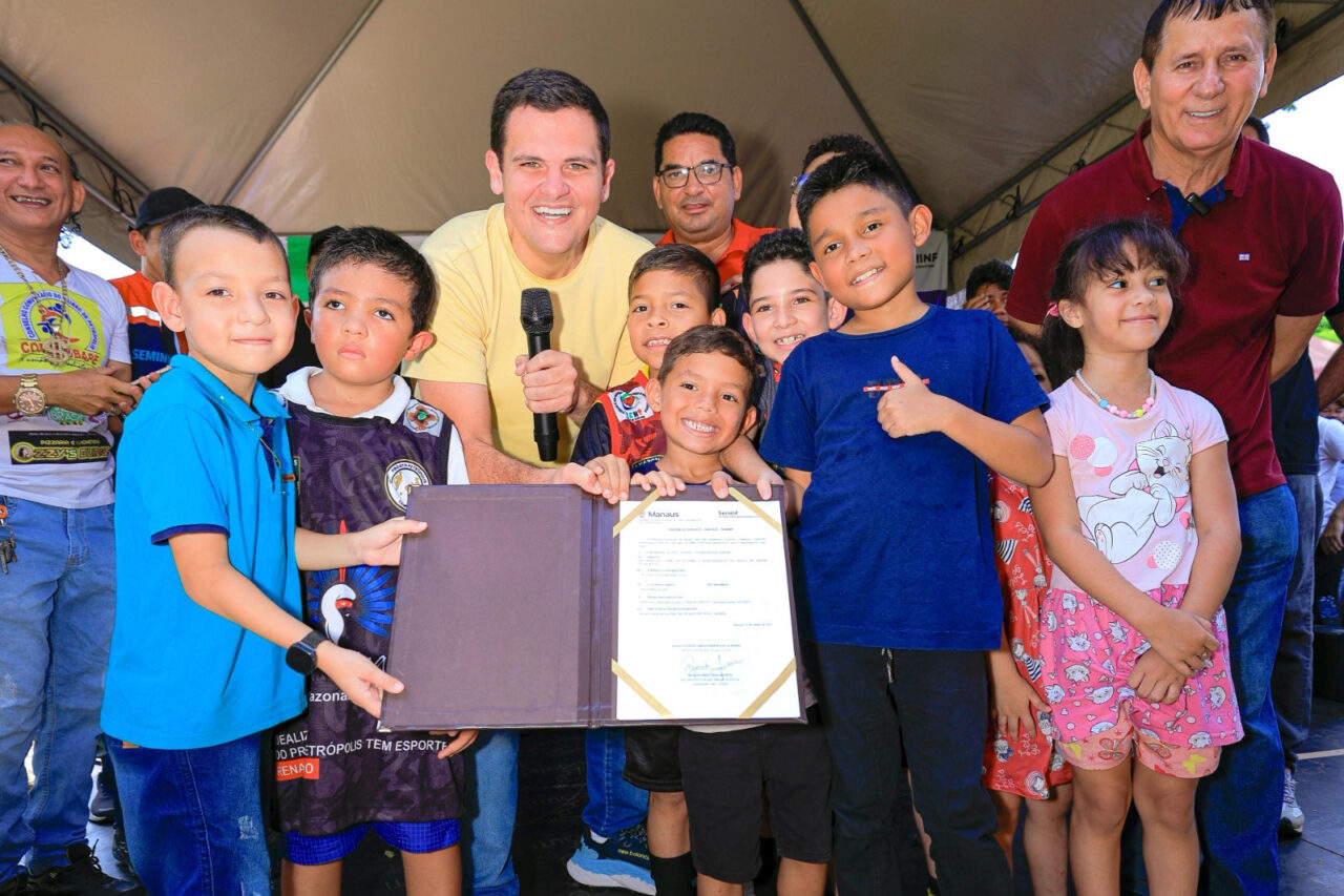 Vice-prefeito Renato Junior assina ordem de serviço para início da reforma da praça e do campo Jardim Petrópolis