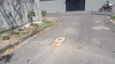 Ageman notifica Águas de Manaus para refazer serviço de recomposição asfáltica em ruas do bairro Japiim após conclusão das obras de esgoto