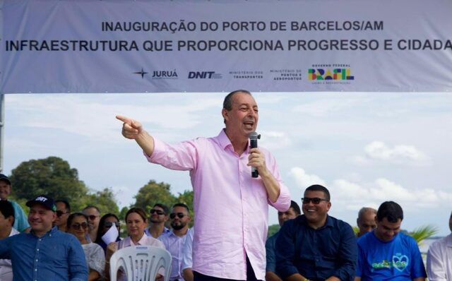 Omar Aziz participa da inauguração do novo porto de Barcelos, no interior do Amazonas
