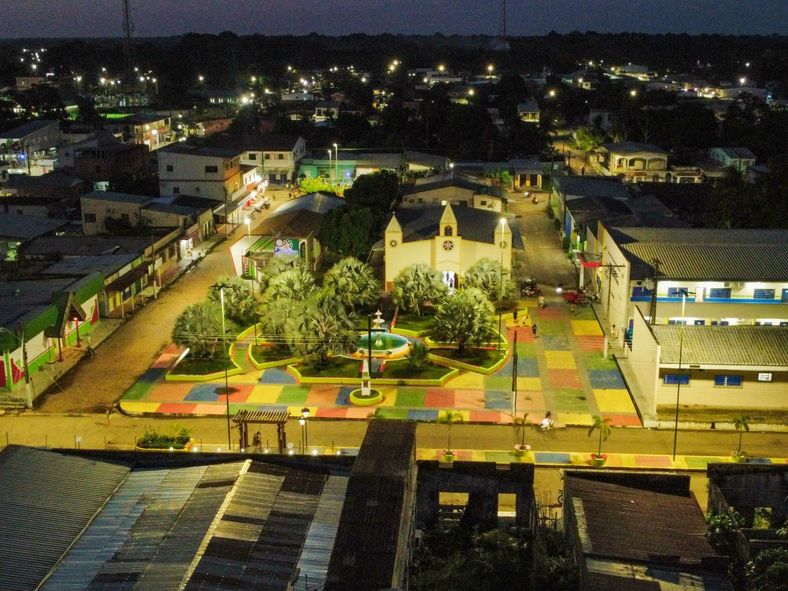 Moradores de Anori destacam impactos positivos da nova iluminação de LED na cidade