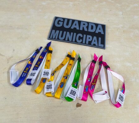 Guarda Municipal impede venda ilegal de pulseiras do ‘#SouManaus 2025’