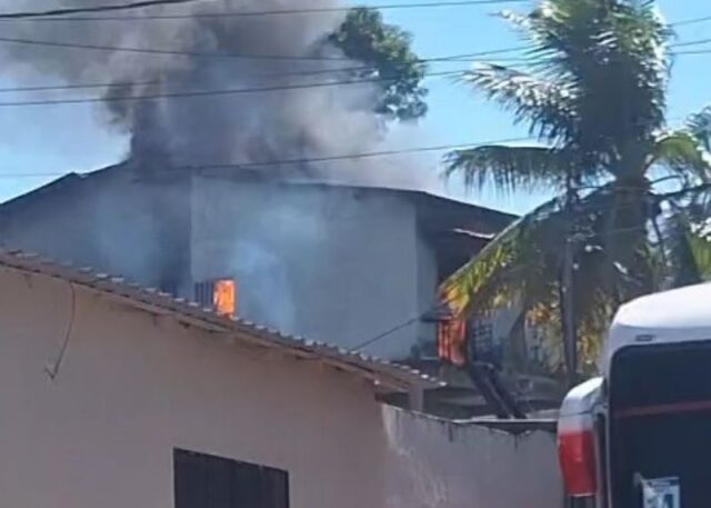 Explosão de panela de pressão provoca incêndio em residência no Bairro da Paz