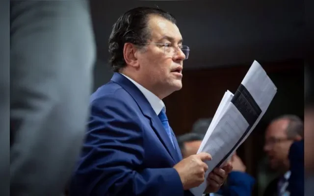 Eduardo Braga apoia criação de CPI para investigar adultização infantil em plataformas digitais