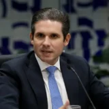 Hugo Motta ameaça suspender por seis meses deputados bolsonaristas que bloquearem sessões na Câmara