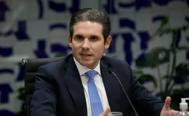 Hugo Motta ameaça suspender por seis meses deputados bolsonaristas que bloquearem sessões na Câmara