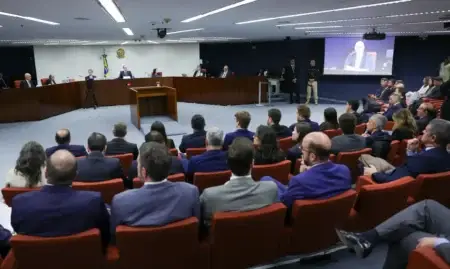 Julgamento de Bolsonaro reacende debate sobre democracia, uso político das instituições e limites da liberdade de expressão