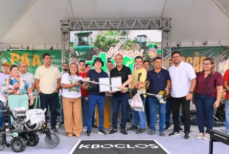 David Almeida reforça apoio à zona rural com entrega de triciclos, roçadeiras e motores para associações agrícolas