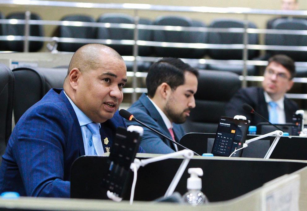 Sérgio Baré apresenta emendas à reforma da previdência municipal