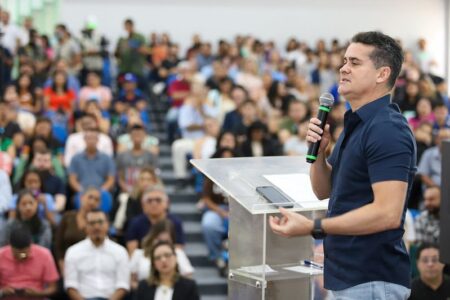 Prefeito David Almeida lança edital do Bolsa Universidade 2026 com mais de 40 mil oportunidades de graduação em Manaus