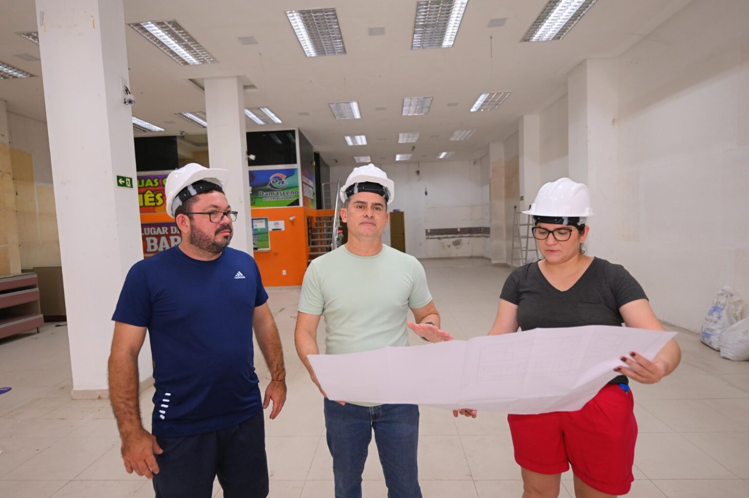Prefeito David Almeida vistoria obras dos centros de acolhimento a pessoas em situação de rua no centro de Manaus