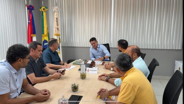 Prefeito David Almeida anuncia banca organizadora do concurso da Semed com mais de mil vagas Prefeito David Almeida anuncia banca organizadora do concurso da Semed com mais de mil vagas