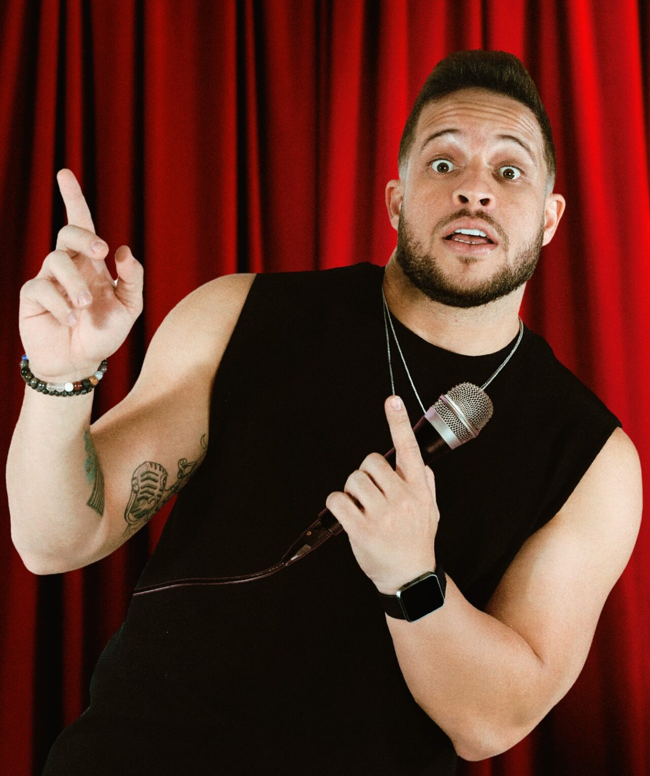 Flávio Andradde apresenta novo show de stand-up no Teatro ICBEU Manaus