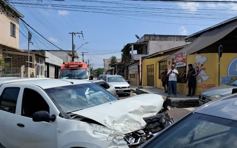 Três fotógrafos ficam feridos em acidente de trânsito em Manaus