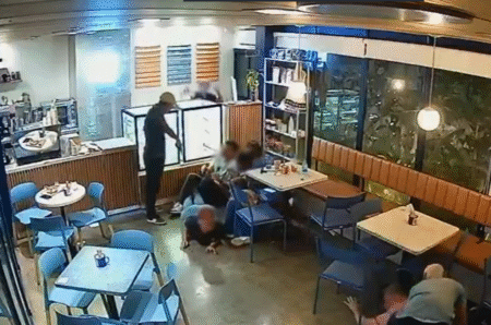 Cafeteria é assaltada no bairro Dom Pedro; ação criminosa é registrada por câmeras de segurança