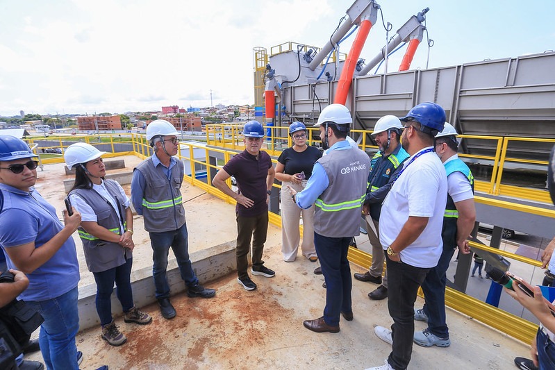 Prefeito David Almeida acompanha preparativos finais para início da operação da ETE Raiz, uma das maiores do Norte do país