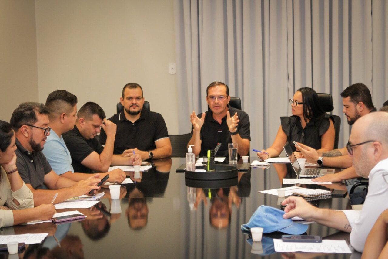 Prefeito Mateus Assayag reúne secretariado para definir estrutura da Festa de Aniversário de Parintins Prefeito Mateus Assayag reúne secretariado para definir estrutura da Festa de Aniversário de Parintins