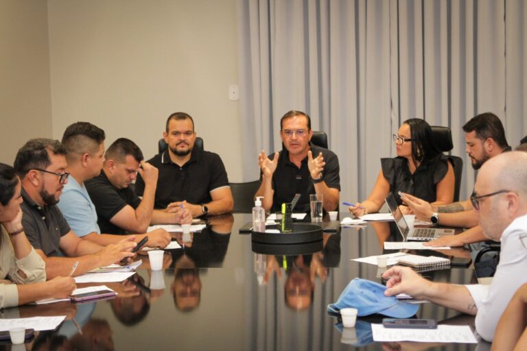 Prefeito Mateus Assayag reúne secretariado para definir estrutura da Festa de Aniversário de Parintins