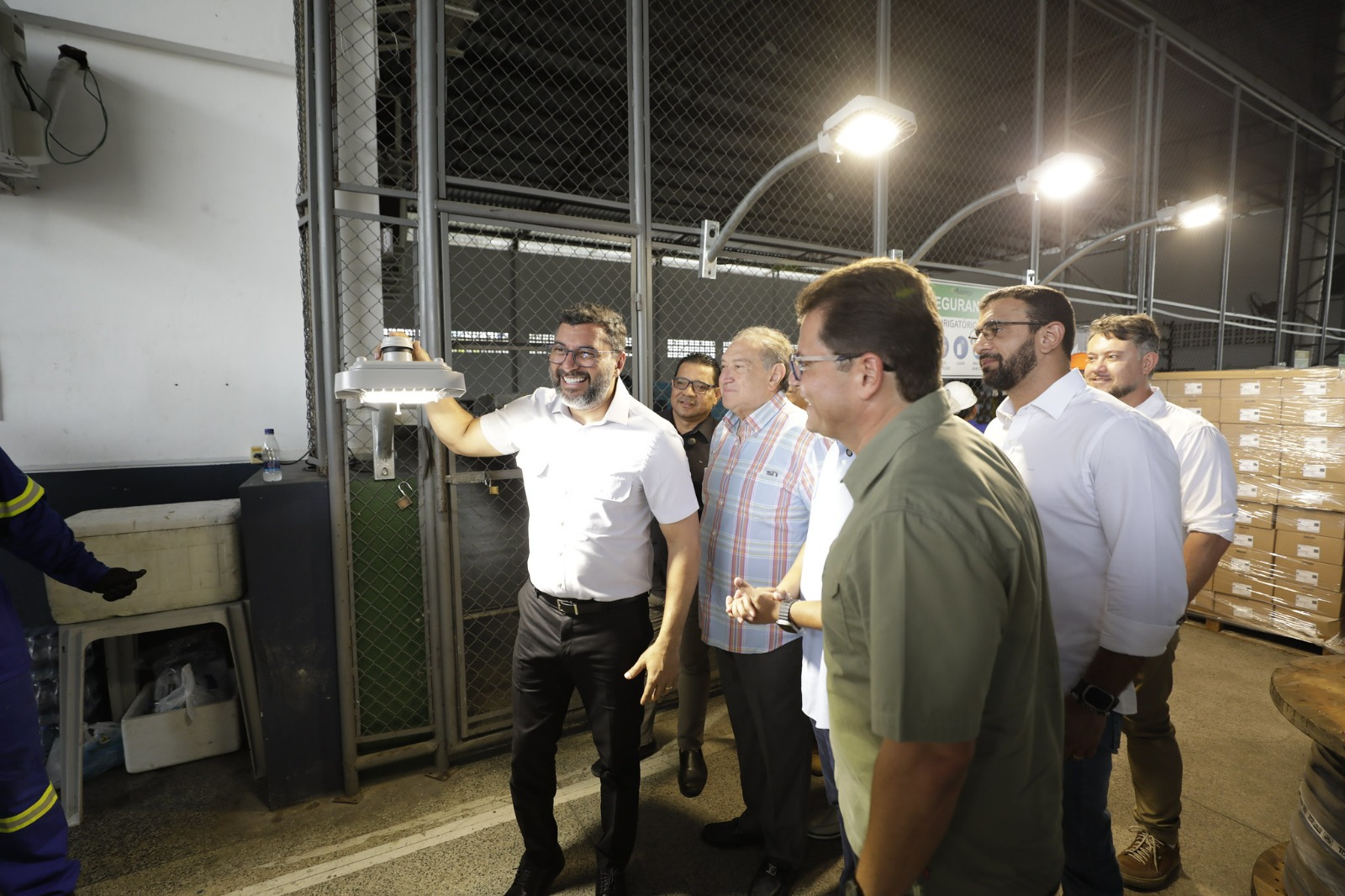 AM conclui instalação de LED no interior, evita 100 mil ton de CO₂ na atmosfera e avança nas metas climáticas às vésperas da COP30