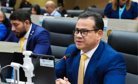 Projeto de Eduardo Alfaia institui o 'Parlamento Autista' e promove inclusão de pessoas com TEA na rotina da CMM