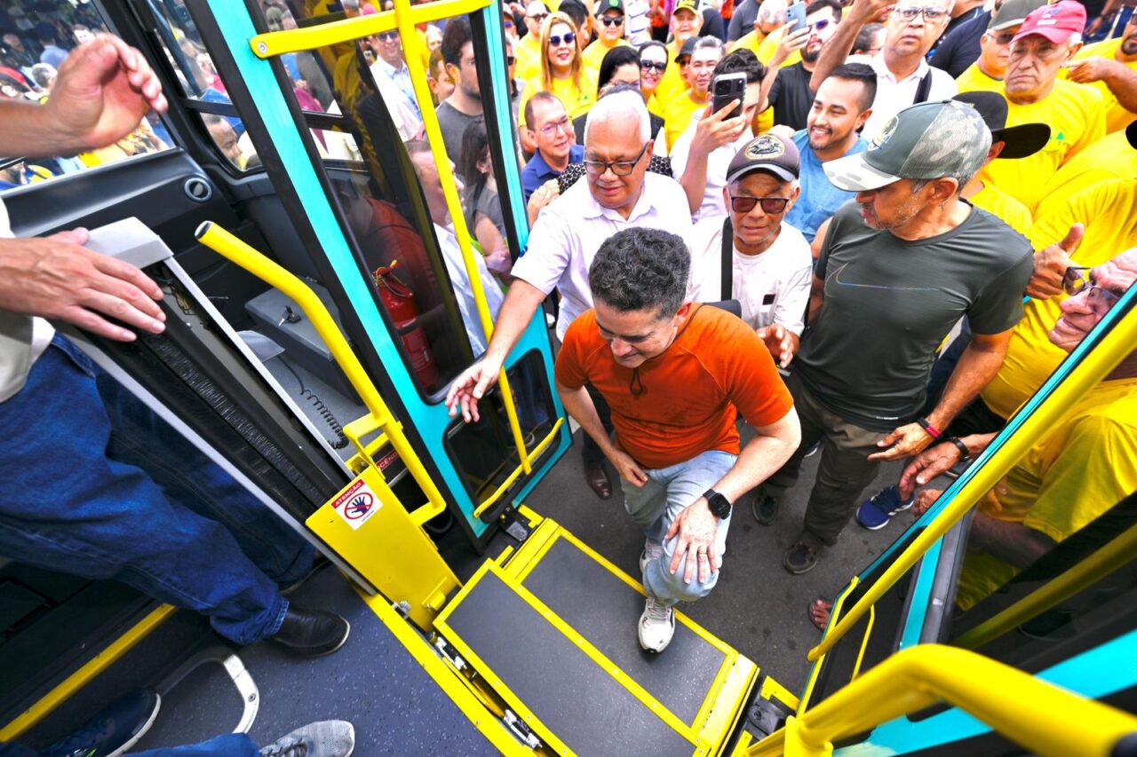 David Almeida moderniza transporte complementar de Manaus com frota sustentável e acessível - Portal Remador
