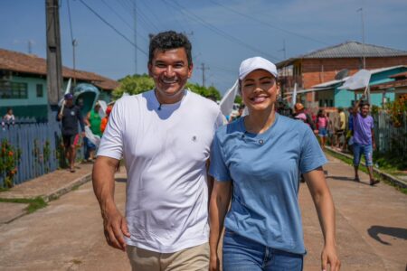 Brena Dianná e Jesus Alves promovem “Bingão da Esperança” e reúnem mais de 10 mil pessoas em Parintins Brena Dianná e Jesus Alves promovem “Bingão da Esperança” e reúnem mais de 10 mil pessoas em Parintins