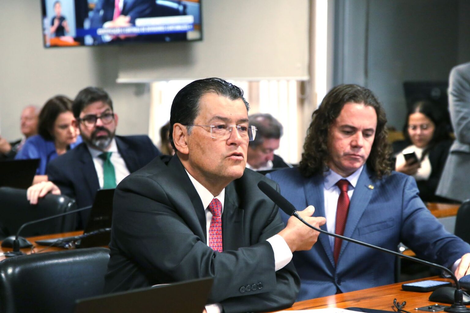 Eduardo Braga: “É urgente punir devedores contumazes que lesam a economia brasileira” Eduardo Braga: “É urgente punir devedores contumazes que lesam a economia brasileira”