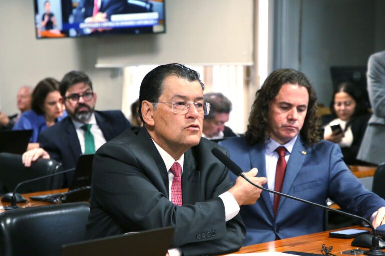 Eduardo Braga: “É urgente punir devedores contumazes que lesam a economia brasileira” Eduardo Braga: “É urgente punir devedores contumazes que lesam a economia brasileira”