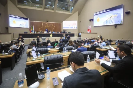 Aleam gasta R$ 1,3 milhão com compra de poltronas e reforma de sofás; deputados dizem desconhecer contrato