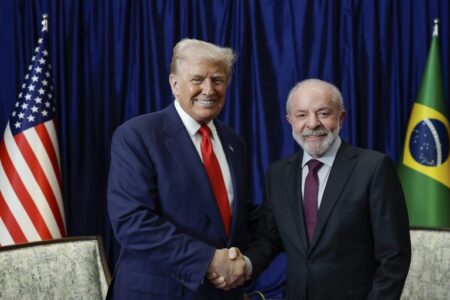 Lula e Trump se reúnem na Malásia e avançam em negociação sobre tarifas impostas a produtos brasileiros Lula e Trump se reúnem na Malásia e avançam em negociação sobre tarifas impostas a produtos brasileiros