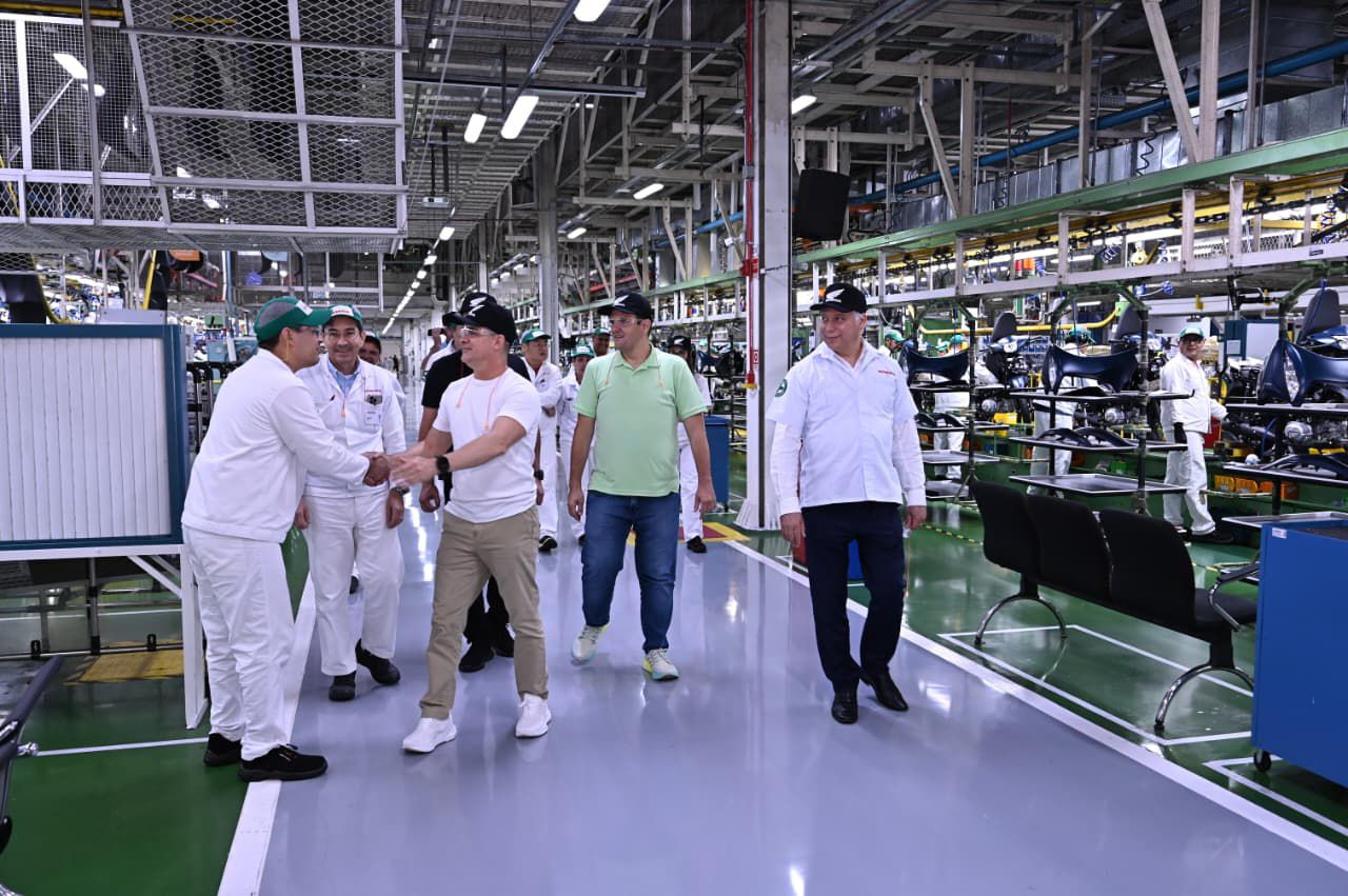 Prefeito David Almeida visita fábrica da Moto Honda da Amazônia, no Polo Industrial de Manaus, e destaca relevância da indústria de duas rodas