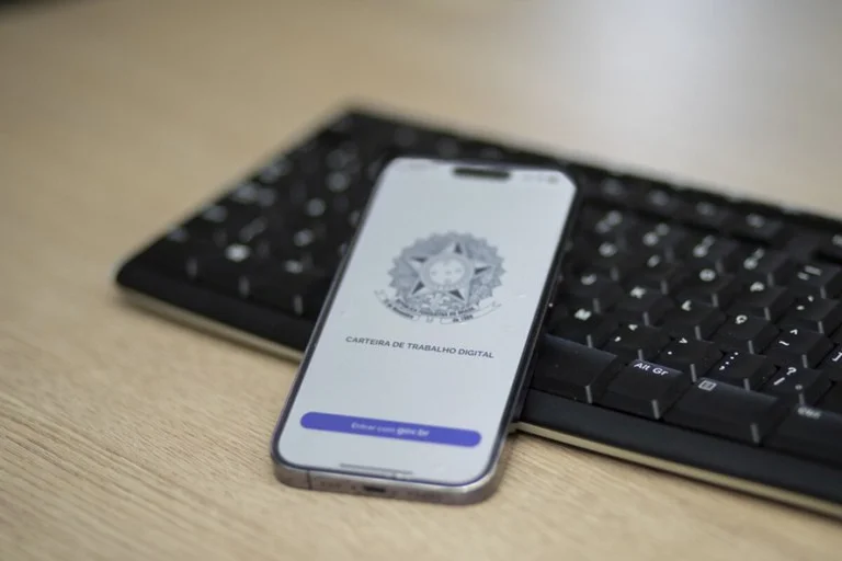 Em nove meses, Brasil gera 1,7 milhão de empregos com carteira assinada Em nove meses, Brasil gera 1,7 milhão de empregos com carteira assinada