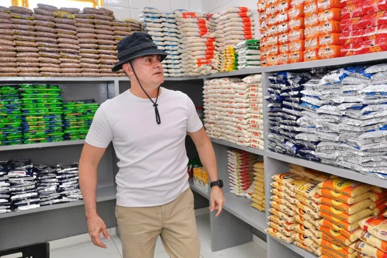 Prefeito David Almeida vistoria obras de escolas municipais e anuncia entregas em novembro Prefeito David Almeida vistoria obras de escolas municipais e anuncia entregas em novembro