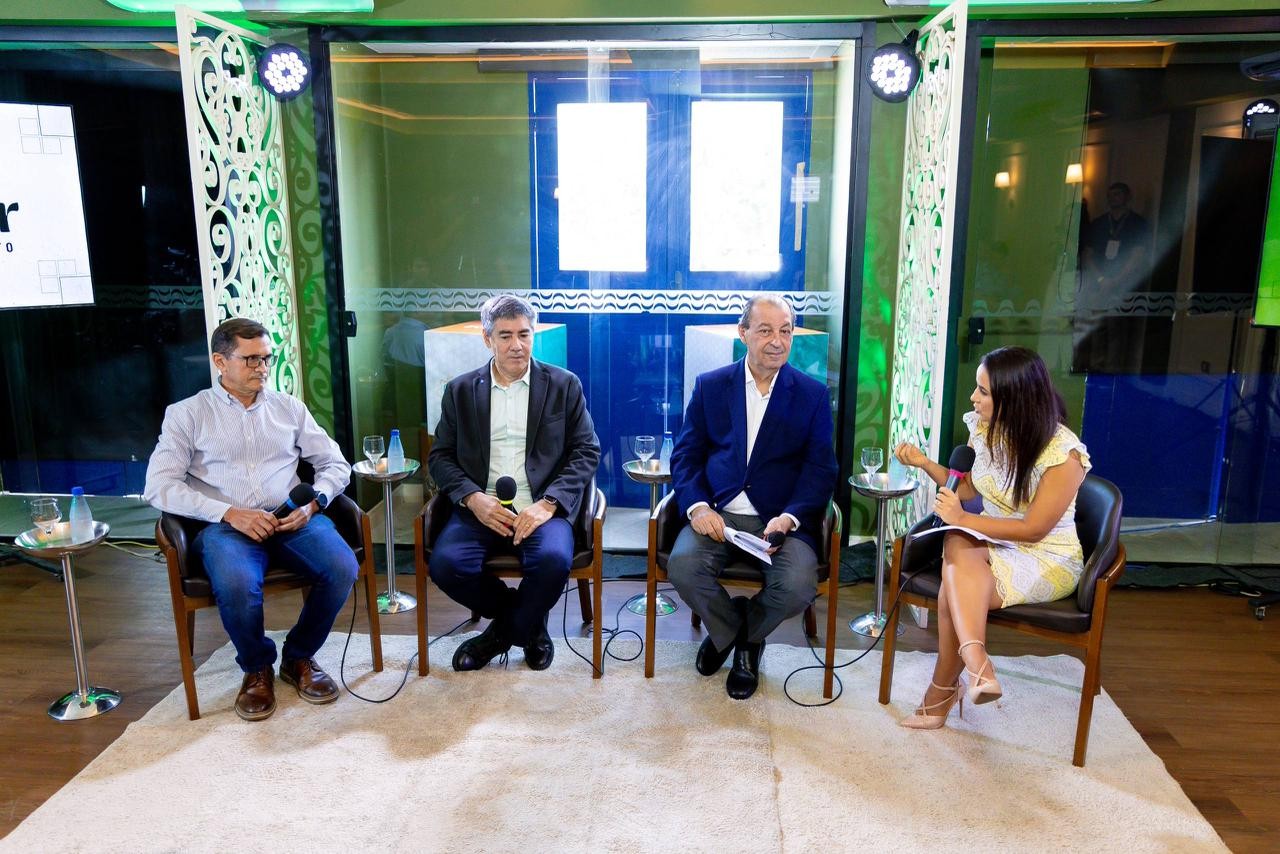 Omar Aziz destaca segurança jurídica e defende desenvolvimento do interior durante debate sobre Reforma Tributária em Manaus