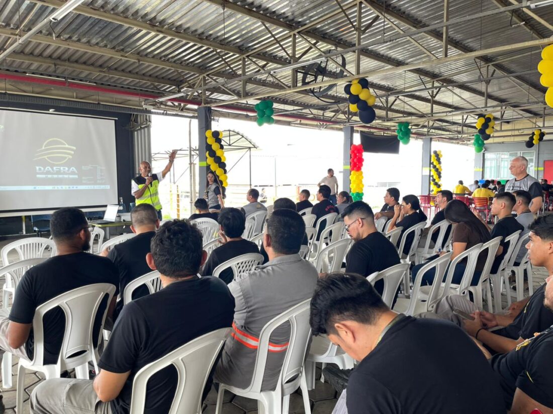 Prefeitura de Manaus leva educação de trânsito à fabricante de motos e reforça cuidados essenciais para motociclistas