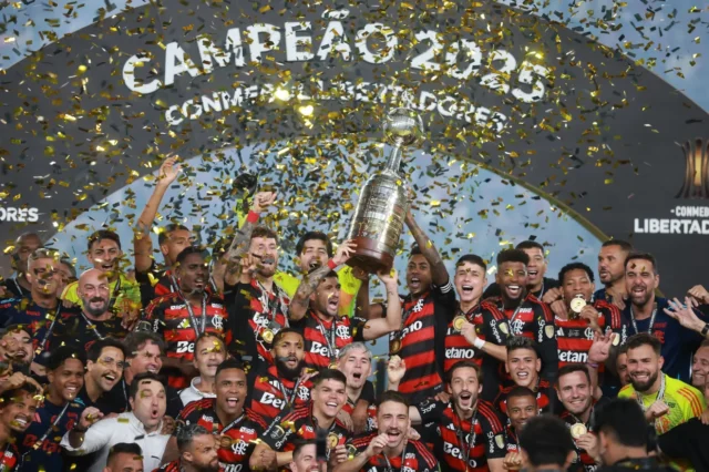 Flamengo vence o Palmeiras e se torna o primeiro tetracampeão brasileiro da Libertadores