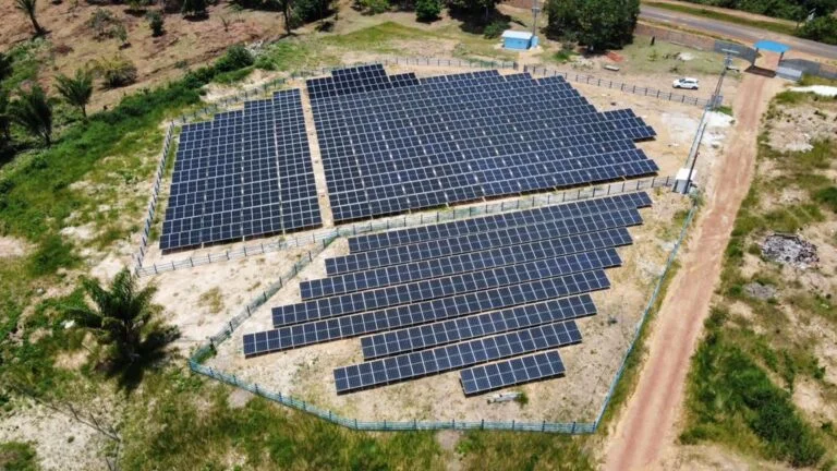 Sem espaço para placas? Usinas solares remotas garantem economia e energia limpa em Manaus Sem espaço para placas? Usinas solares remotas garantem economia e energia limpa em Manaus