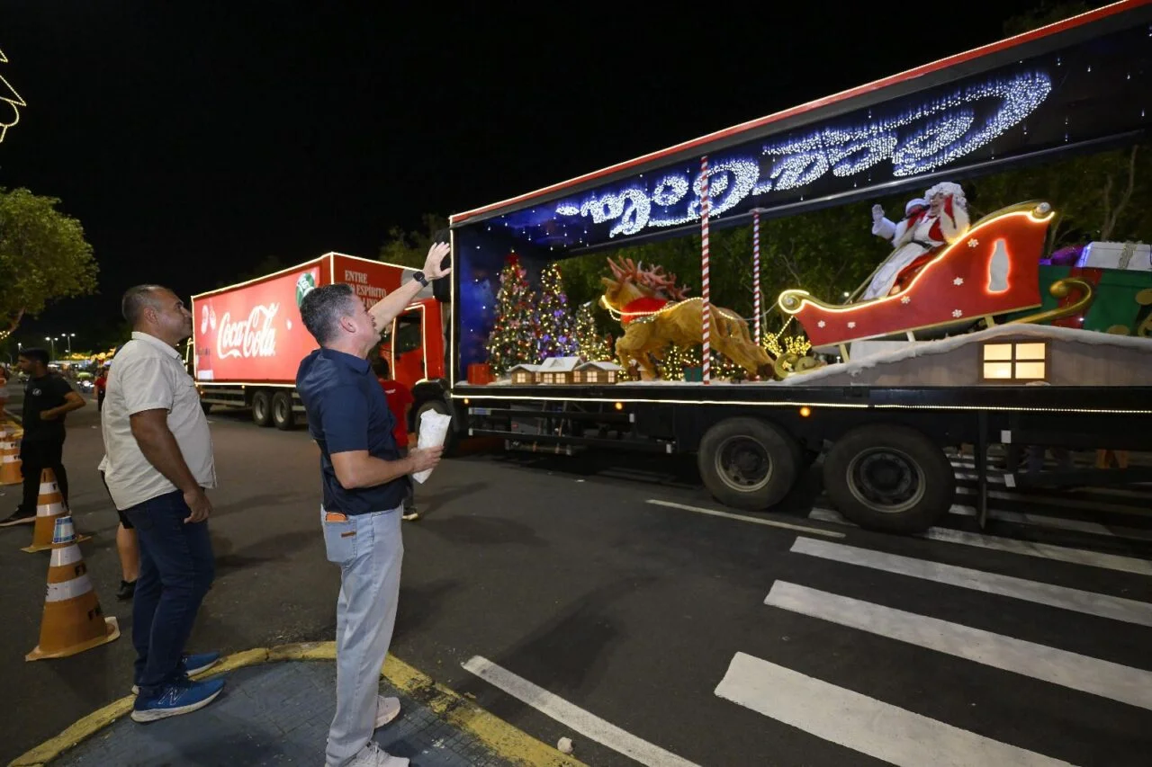 David Almeida acompanha caravana natalina que lota a Ponta Negra em Manaus David Almeida acompanha caravana natalina que lota a Ponta Negra em Manaus