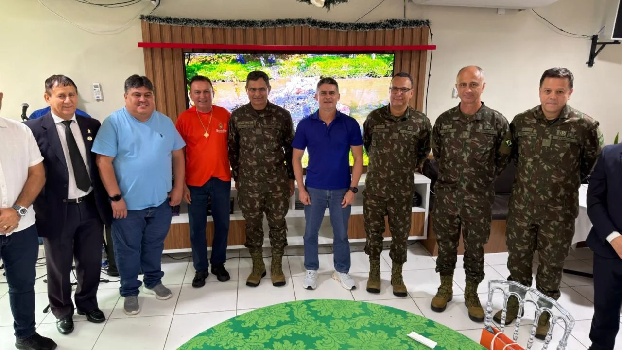 Prefeito David Almeida recebe generais do Exército, apresenta soluções ambientais e fortalece cooperação com o Comando Militar da Amazônia