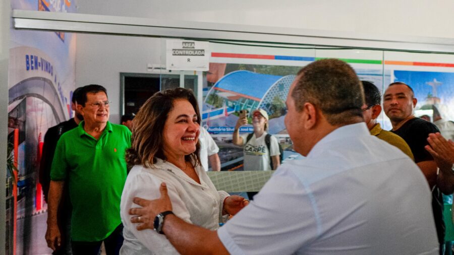 Em Coari, Professora Maria do Carmo promete “virada política” e mobiliza centenas em ato do PL