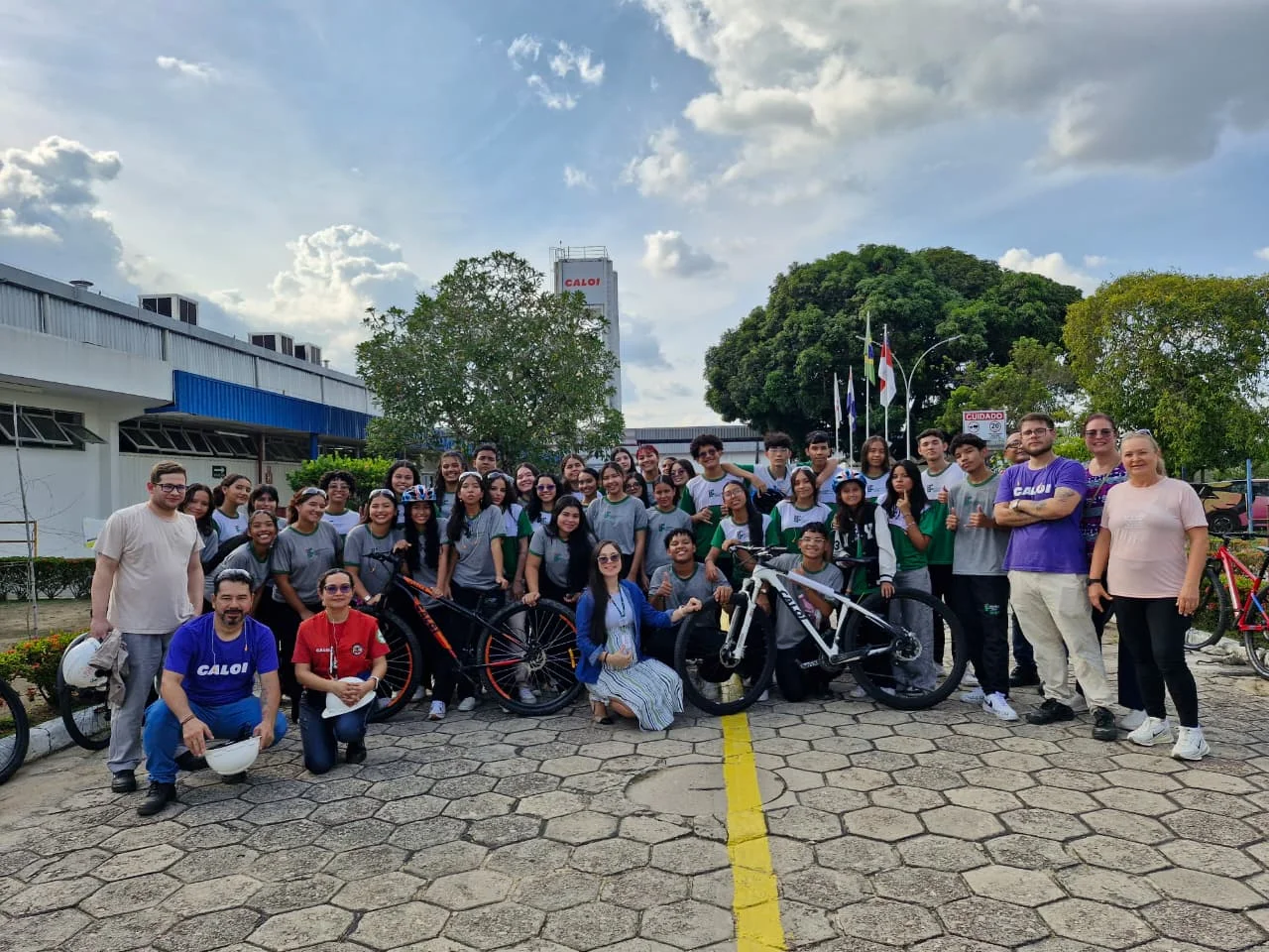 Estudantes conhecem operação de grandes indústrias do PIM em ação da Suframa Estudantes conhecem operação de grandes indústrias do PIM em ação da Suframa