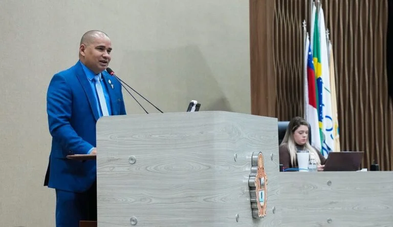 Vereador denuncia “quarteirização disfarçada” em hospitais João Lúcio, Joãozinho e Platão Araújo Vereador denuncia “quarteirização disfarçada” em hospitais João Lúcio, Joãozinho e Platão Araújo