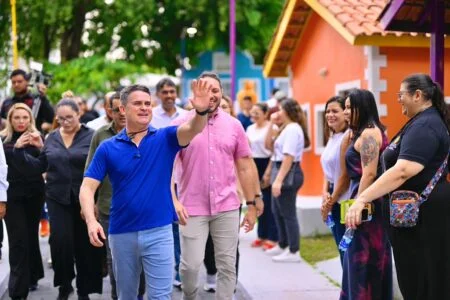 David Almeida reabre parque ‘Cidade da Criança’ e anuncia praça molhada e creche em Manaus
