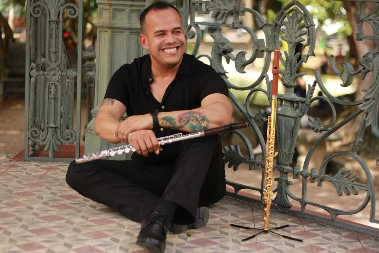 Flautista apresenta repertório natalino com arranjos nacionais e internacionais em Manaus Flautista apresenta repertório natalino com arranjos nacionais e internacionais em Manaus