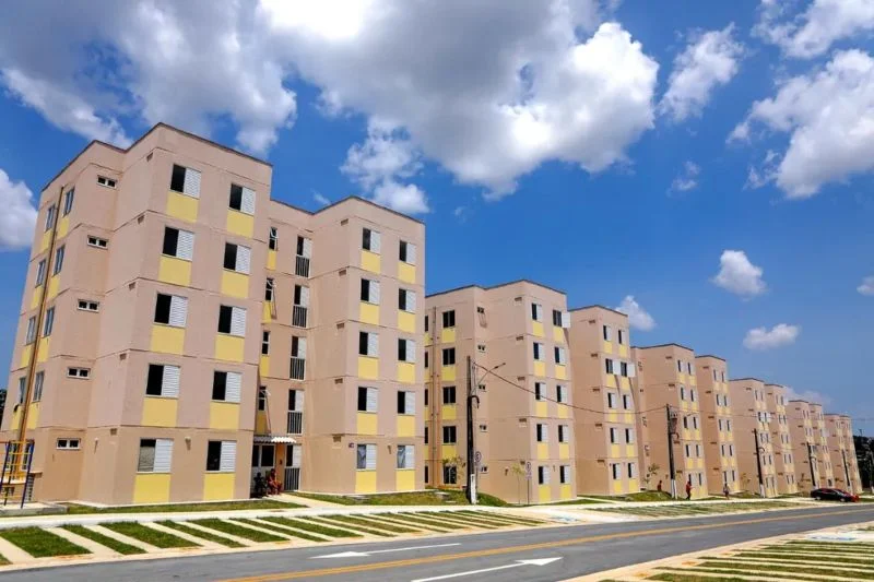 Prefeitura de Manaus alerta sobre golpes envolvendo falsas promessas de casa própria