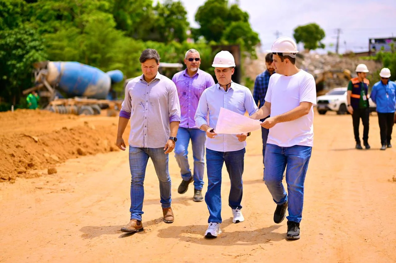 Prefeito David Almeida fiscaliza obras e reforça ações sociais que transformam a infraestrutura, a mobilidade e a habitação nas zonas Norte e Leste de Manaus