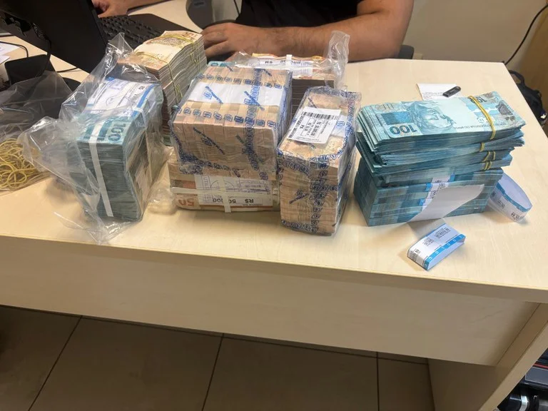 FICCO apreende mais de R$ 1,1 milhão em espécie durante operações contra lavagem de dinheiro em Manaus FICCO apreende mais de R$ 1,1 milhão em espécie durante operações contra lavagem de dinheiro em Manaus